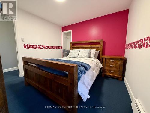 37 Bond Street S, Hamilton, ON - Indoor Photo Showing Bedroom