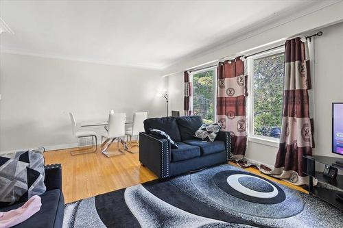 335 Milford Street, Winnipeg, MB - Indoor Photo Showing Living Room
