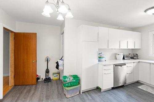 335 Milford Street, Winnipeg, MB - Indoor Photo Showing Kitchen