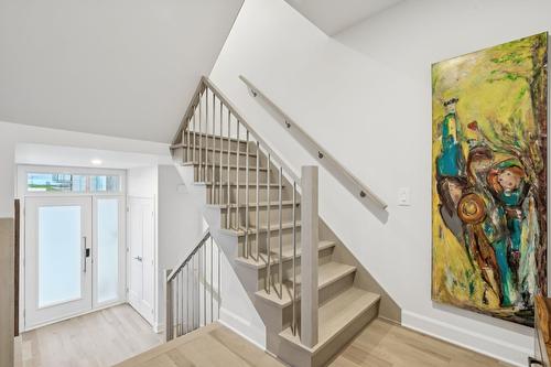 Hall - 109 Rue Des Marronniers, Candiac, QC 