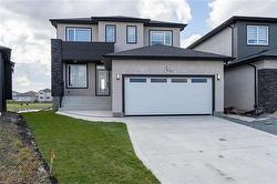 27 Chestnut COVE  West St Paul, MB R4A 5A5