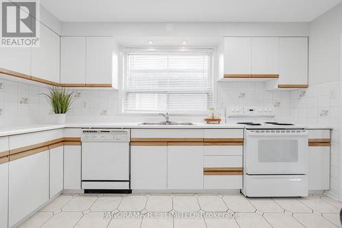 57 Highland Hill, Toronto, ON - Indoor Photo Showing Kitchen