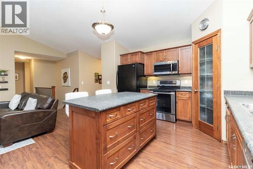 102 Keedwell Street, Saskatoon, SK - Indoor Photo Showing Kitchen