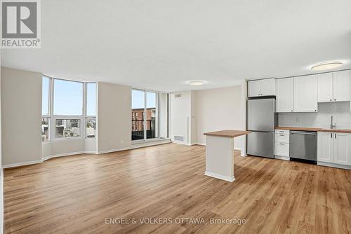 1215 - 2951 Riverside Drive, Ottawa, ON - Indoor Photo Showing Kitchen