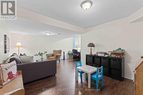 21 Kimberwick Crescent, Ottawa, ON - Indoor Photo Showing Living Room