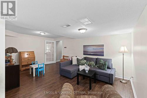 21 Kimberwick Crescent, Ottawa, ON - Indoor Photo Showing Living Room