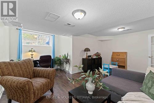 21 Kimberwick Crescent, Ottawa, ON - Indoor Photo Showing Living Room