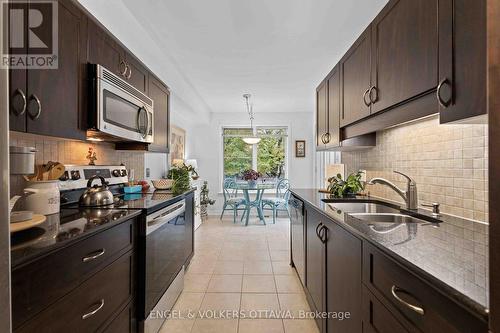 21 Kimberwick Crescent, Ottawa, ON - Indoor Photo Showing Kitchen With Double Sink With Upgraded Kitchen