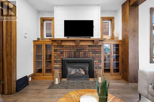 537 Copeland Street, North Bay (Central), ON - Indoor Photo Showing Living Room With Fireplace
