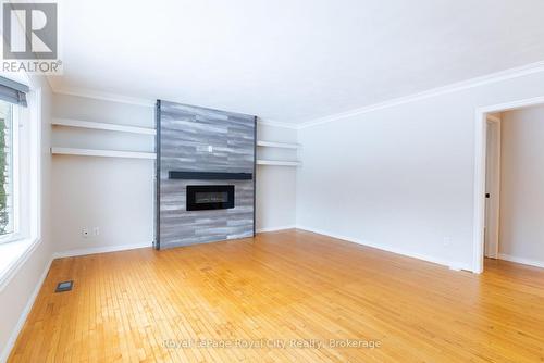 8268 Wellington Road 124, Guelph/Eramosa, ON - Indoor With Fireplace