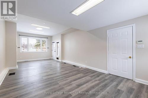 8268 Wellington Road 124, Guelph/Eramosa, ON - Indoor Photo Showing Other Room
