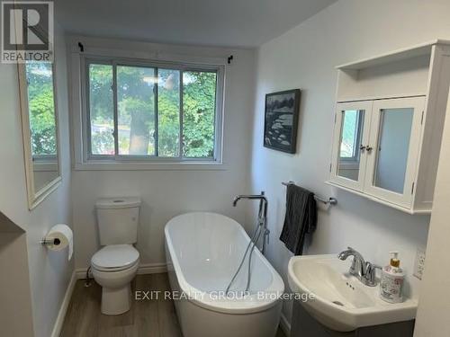 550 Old Highway 2, Quinte West (Sidney Ward), ON - Indoor Photo Showing Bathroom