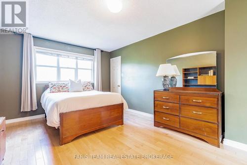 230 Mary Anne Drive, Barrie, ON - Indoor Photo Showing Bedroom