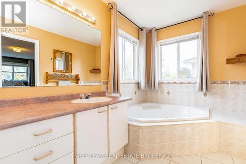 230 Mary Anne Drive, Barrie, ON - Indoor Photo Showing Bathroom