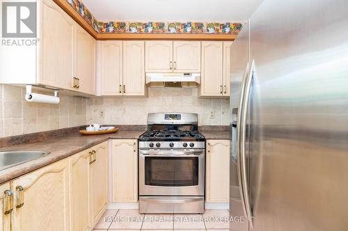 230 Mary Anne Drive, Barrie, ON - Indoor Photo Showing Kitchen