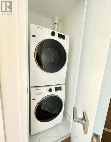 1304 - 195 Mccaul Street, Toronto, ON - Indoor Photo Showing Laundry Room