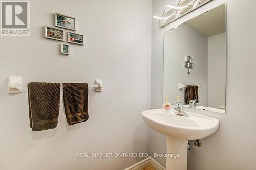 678 Interlaken Drive, Waterloo, ON - Indoor Photo Showing Bathroom