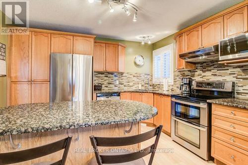 678 Interlaken Drive, Waterloo, ON - Indoor Photo Showing Kitchen With Upgraded Kitchen