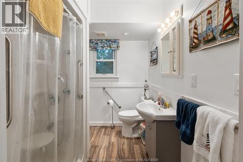 4585 Concession Rd 4 S, Amherstburg, ON - Indoor Photo Showing Bathroom