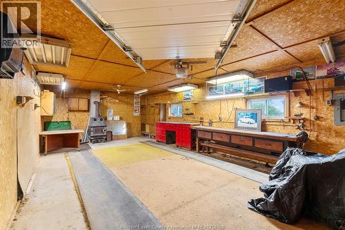 4585 Concession Rd 4 S, Amherstburg, ON - Indoor Photo Showing Garage