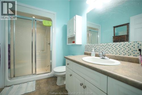 15 Oakgrove Lane, Chatham, ON - Indoor Photo Showing Bathroom