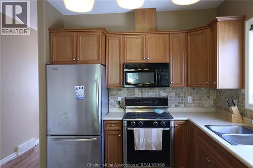 15 Oakgrove Lane, Chatham, ON - Indoor Photo Showing Kitchen With Double Sink
