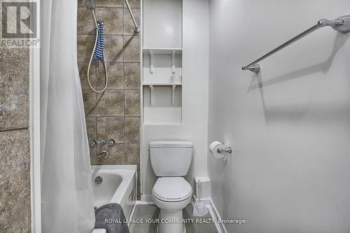 457 Kenilworth Avenue, Hamilton, ON - Indoor Photo Showing Bathroom
