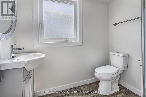 457 Kenilworth Avenue, Hamilton, ON - Indoor Photo Showing Bathroom