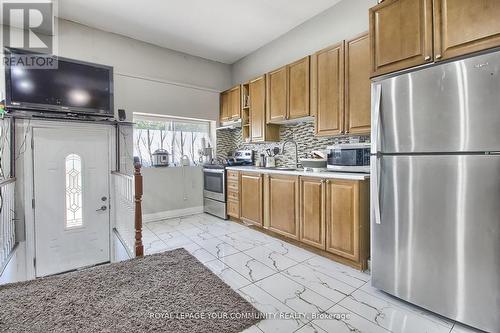 457 Kenilworth Avenue, Hamilton, ON - Indoor Photo Showing Kitchen