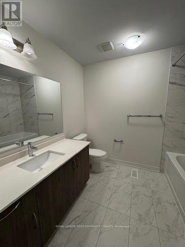 65 Phoenix Boulevard, Barrie, ON - Indoor Photo Showing Bathroom