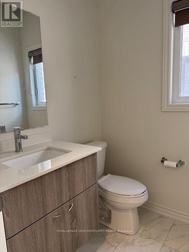 65 Phoenix Boulevard, Barrie, ON - Indoor Photo Showing Bathroom