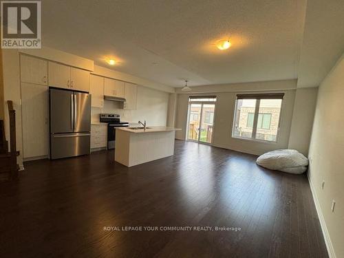 65 Phoenix Boulevard, Barrie, ON - Indoor Photo Showing Kitchen With Stainless Steel Kitchen