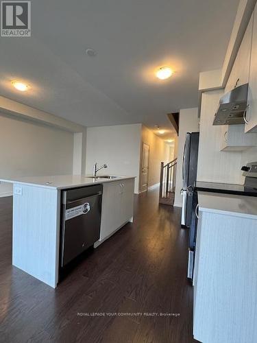 65 Phoenix Boulevard, Barrie, ON - Indoor Photo Showing Kitchen