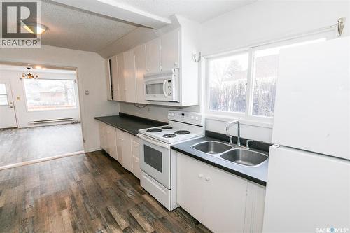 241 Manitoba Avenue, Kerrobert, SK - Indoor Photo Showing Kitchen With Double Sink