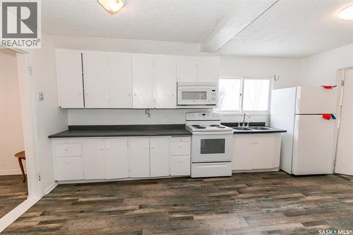 241 Manitoba Avenue, Kerrobert, SK - Indoor Photo Showing Kitchen With Double Sink