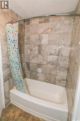 241 Manitoba Avenue, Kerrobert, SK - Indoor Photo Showing Bathroom