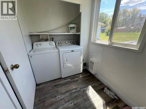 241 Manitoba Avenue, Kerrobert, SK - Indoor Photo Showing Laundry Room