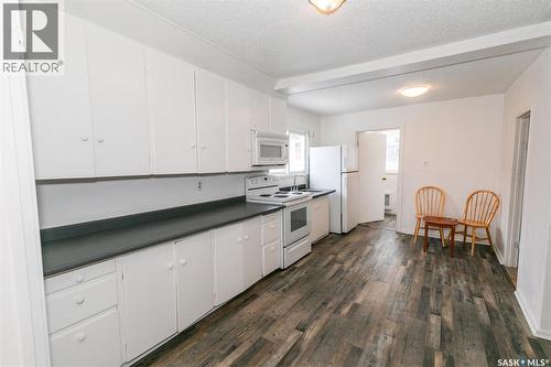 241 Manitoba Avenue, Kerrobert, SK - Indoor Photo Showing Kitchen