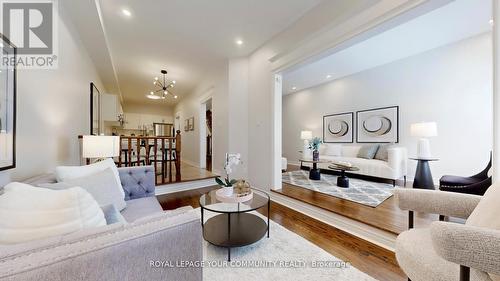 164 - 190 Harding Boulevard W, Richmond Hill, ON - Indoor Photo Showing Living Room
