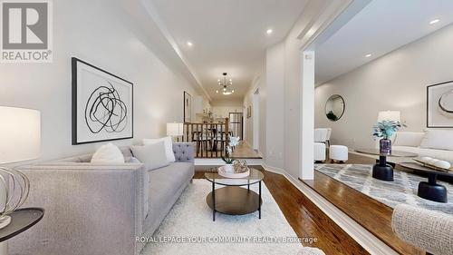164 - 190 Harding Boulevard W, Richmond Hill, ON - Indoor Photo Showing Living Room