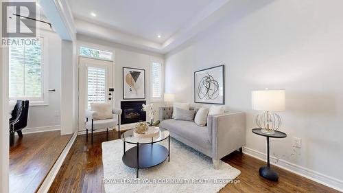 164 - 190 Harding Boulevard W, Richmond Hill, ON - Indoor Photo Showing Living Room