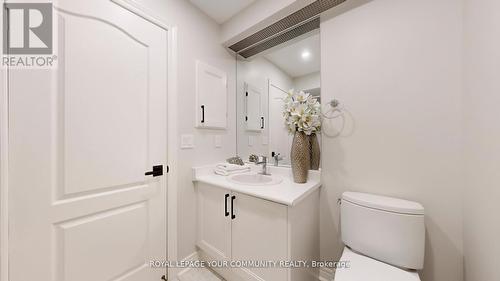 164 - 190 Harding Boulevard W, Richmond Hill, ON - Indoor Photo Showing Bathroom