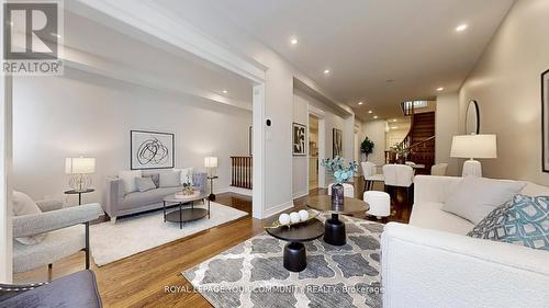 164 - 190 Harding Boulevard W, Richmond Hill, ON - Indoor Photo Showing Living Room