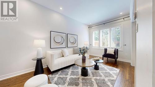 164 - 190 Harding Boulevard W, Richmond Hill, ON - Indoor Photo Showing Living Room