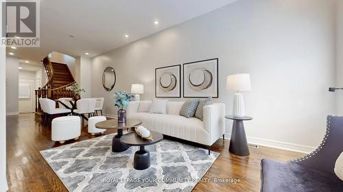 164 - 190 Harding Boulevard W, Richmond Hill, ON - Indoor Photo Showing Living Room