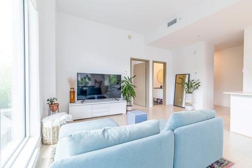 Salon - 118-5265 Rue Mackenzie, Montréal (Côte-Des-Neiges/Notre-Dame-De-Grâce), QC - Indoor Photo Showing Living Room