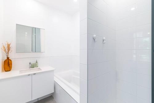 Salle de bains attenante à la CCP - 118-5265 Rue Mackenzie, Montréal (Côte-Des-Neiges/Notre-Dame-De-Grâce), QC - Indoor Photo Showing Bathroom