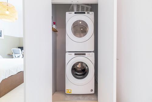 Salle de lavage - 118-5265 Rue Mackenzie, Montréal (Côte-Des-Neiges/Notre-Dame-De-Grâce), QC - Indoor Photo Showing Laundry Room