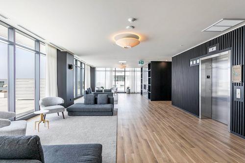 Salle communautaire - 118-5265 Rue Mackenzie, Montréal (Côte-Des-Neiges/Notre-Dame-De-Grâce), QC - Indoor Photo Showing Living Room