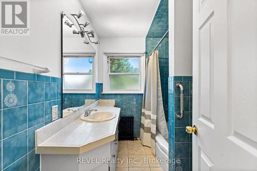 B - 462 B Carlton Street, St. Catharines (Facer), ON - Indoor Photo Showing Bathroom